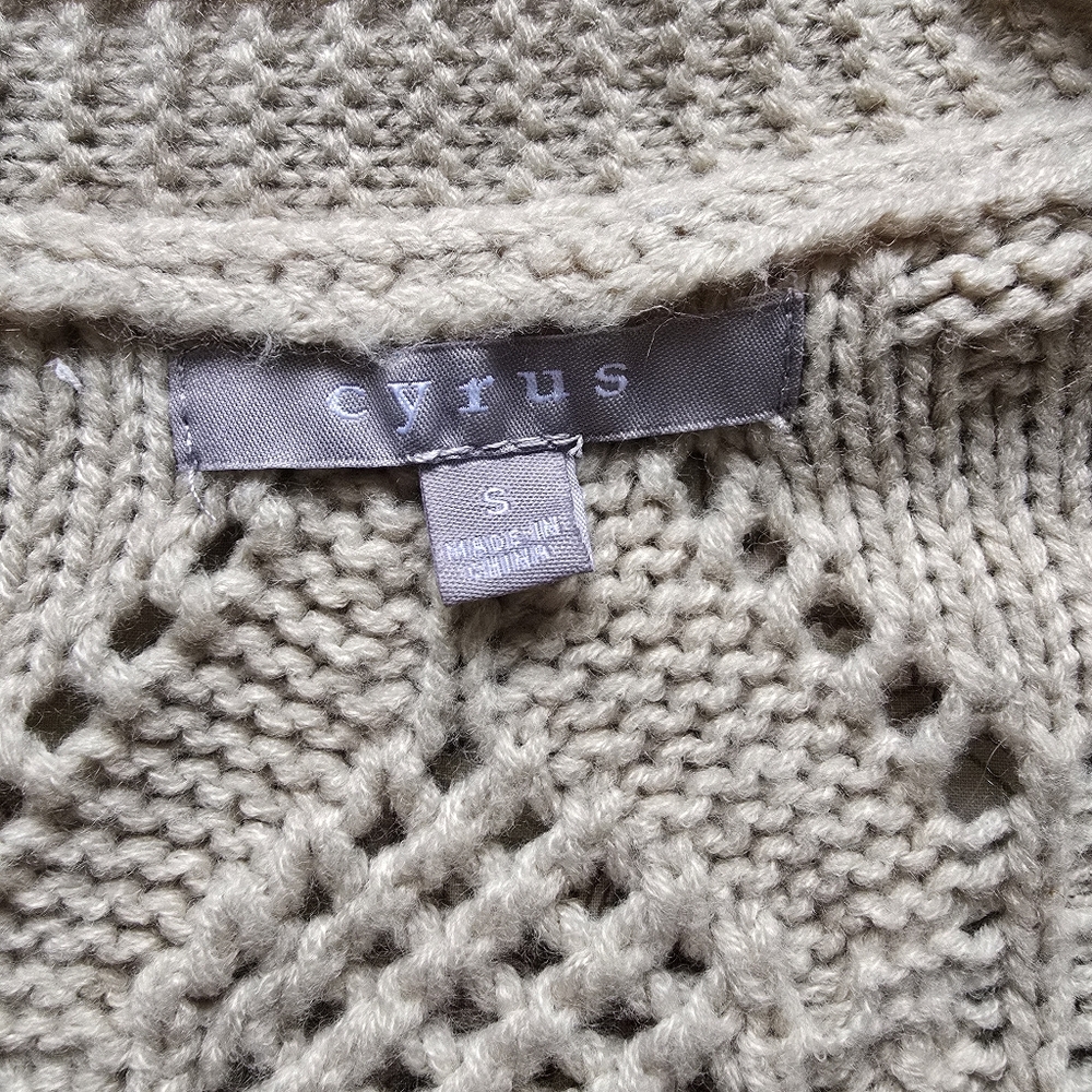 Cyrus Short Sleeve Sweater Cardigan Wood Buttons Women's Size Small - Picture 4 of 5